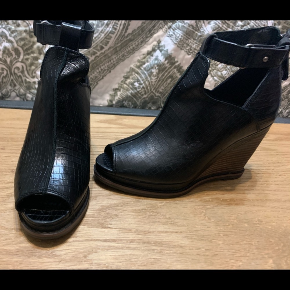 Ariat Lizard Print “Backstage” Peep-Toe Wedge